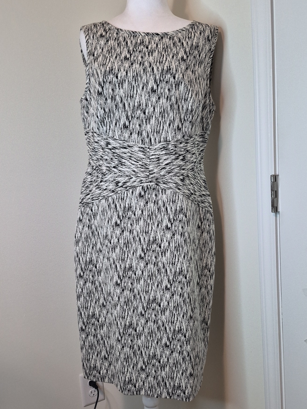 Alex Marie Black & White Textured Sheath Midi Dress Size 12